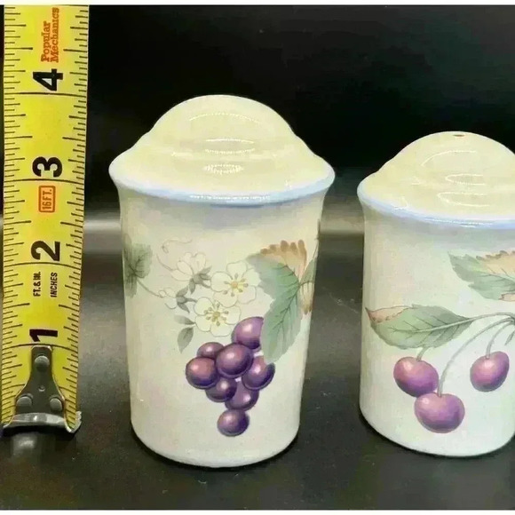 Savior Vivre "Luscious" Salt and Pepper Set Grapes Flowers and Green Leaf Design - Picture 4 of 10